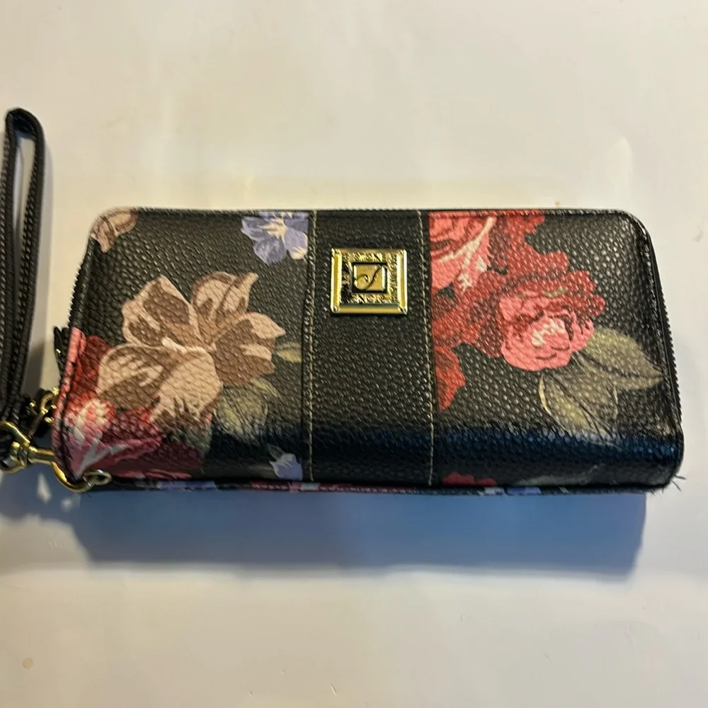 Stone Mountain floral clutch/wallet zippered pocket on back 2 on top 1 inside
